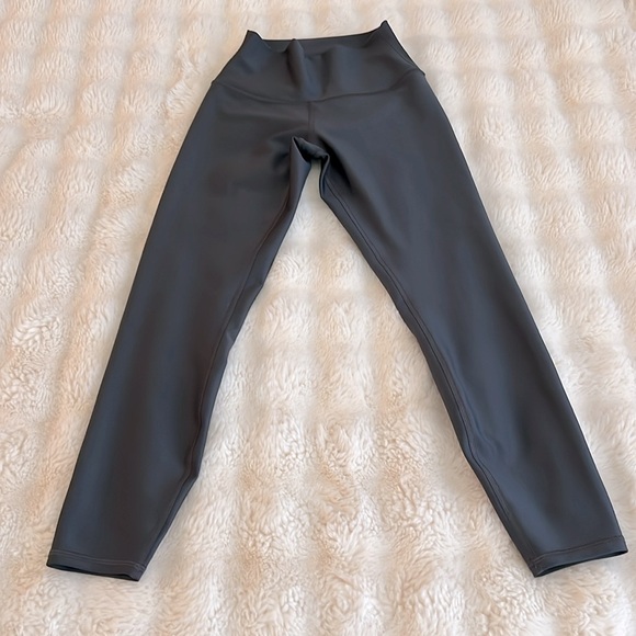 ALO Yoga High-Waist Airlift Leggings in XSmall - Picture 7 of 14